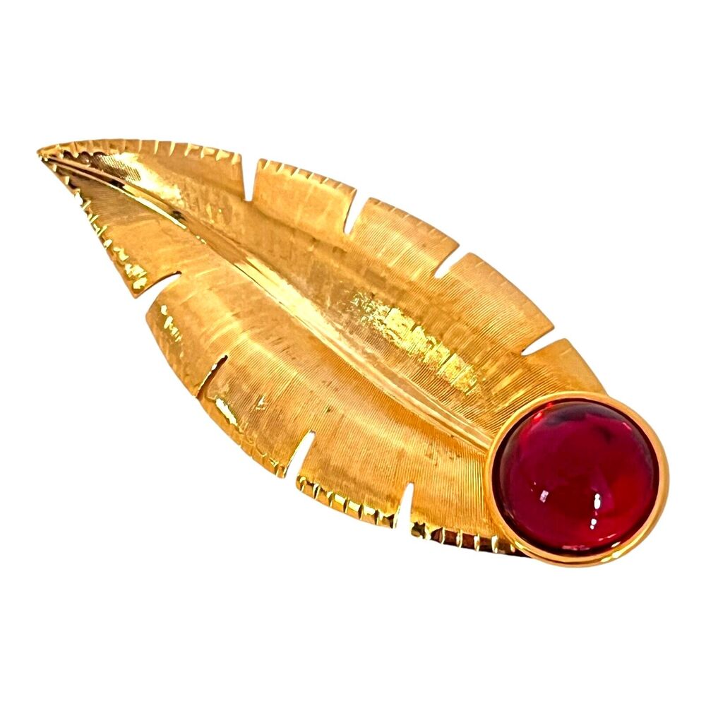 Vintage 1970s Leaf Brooch Gold Tone Red Cabochon Gripoix Style - 13F
